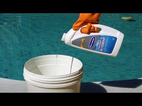 Como Limpar &Aacute;gua da Piscina Gordurosa