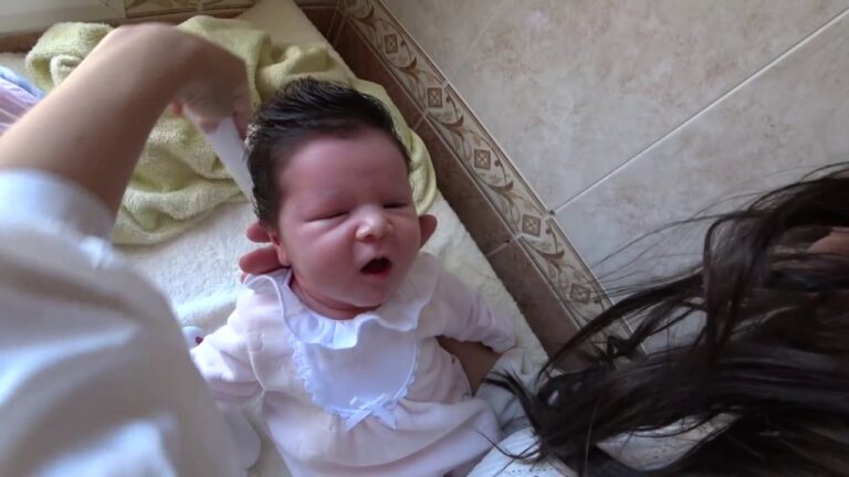 Fotos de bebês recém-nascidos cabeludos: Encantadores e fofos