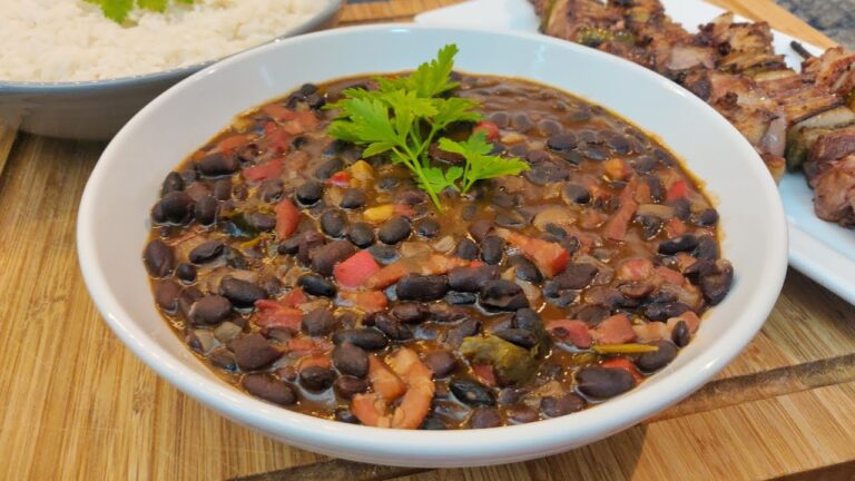 Arroz de Feij&atilde;o Preto com Bacon: Uma Del&iacute;cia Irresist&iacute;vel